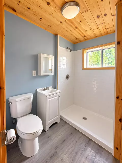 Bath - 528 Hilo, Gladwin, MI 48624 photo 1 of 2