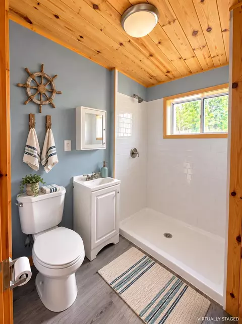 Bath - 528 Hilo, Gladwin, MI 48624 photo 2 of 2