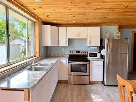 Kitchen - 528 Hilo, Gladwin, MI 48624 photo 3 of 3