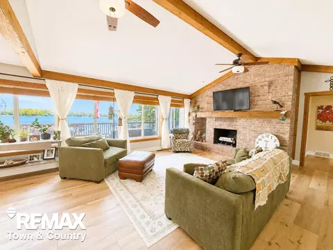 Living - 4564 Hamilton, Gladwin, MI 48624 photo 2 of 7