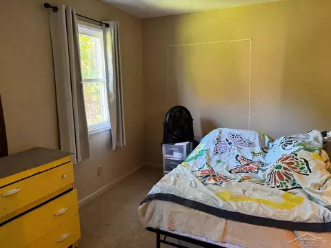 Bedroom - 15009 Main, Buchanan, MI 49107 photo 2 of 4