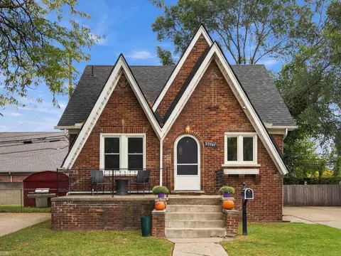 22945 Pleasant, Saint Clair Shores, MI 48080