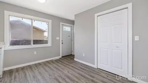 Entry Way - 2720 7th, Escanaba, MI 49829 photo 2 of 3