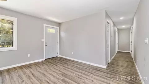 Entry Way - 2720 7th, Escanaba, MI 49829 photo 1 of 3