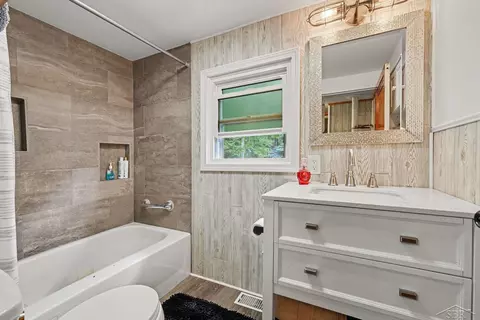 Bath - 5276 E 31, Au Gres, MI 48703 photo 1 of 1