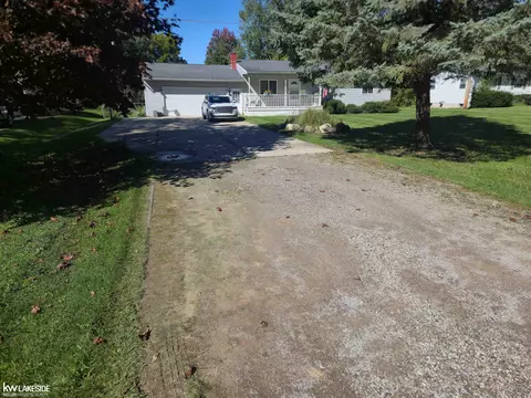 11124 Main, Fenton, MI 48430