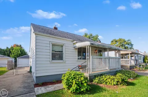 18598 Woodcrest, Harper Woods, MI 48225