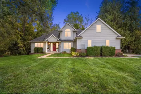 575 Lakes Edge, Oxford, MI 48371