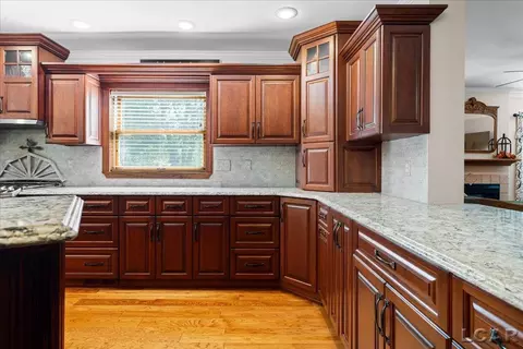 Kitchen - 4207 Crescent Vw, Tecumseh, MI 49286 photo 5 of 6
