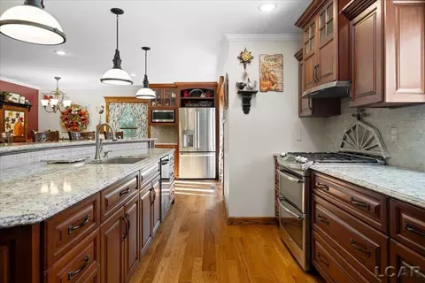 Kitchen - 4207 Crescent Vw, Tecumseh, MI 49286 photo 2 of 6