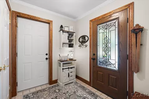 Entry Way - 4207 Crescent Vw, Tecumseh, MI 49286 photo 5 of 11