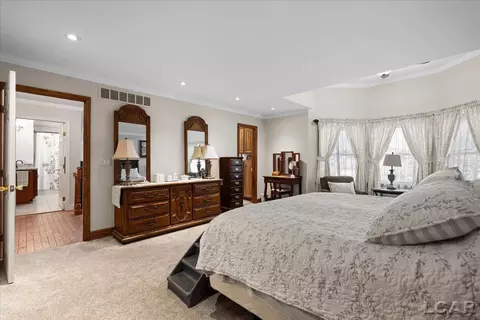 Bedroom - 4207 Crescent Vw, Tecumseh, MI 49286 photo 2 of 8