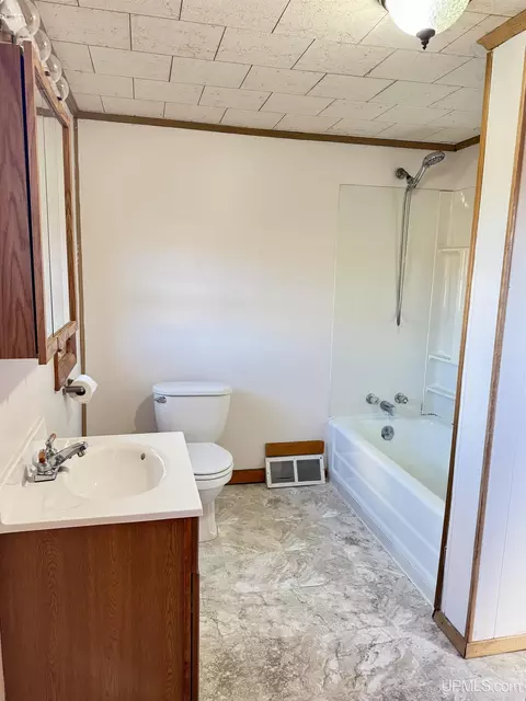 Bath - 930 N Westwood, Ishpeming, MI 49849 photo 2 of 3