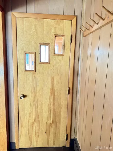Entry Way - 930 N Westwood, Ishpeming, MI 49849 photo 3 of 3