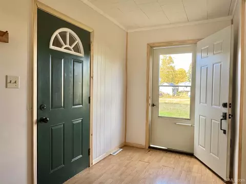 Entry Way - 930 N Westwood, Ishpeming, MI 49849 photo 1 of 3
