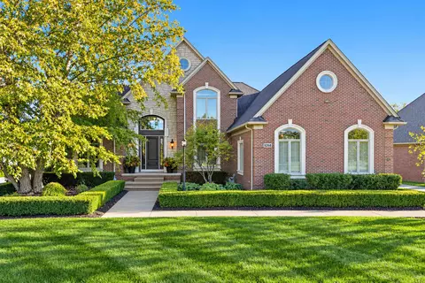5268 S Seven Lks, Washington Township, MI 48095