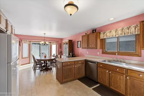 Kitchen - 16184 Nathan, Macomb, MI 48044 photo 4 of 4