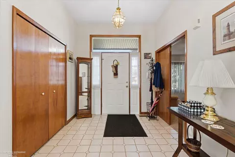 Entry Way - 16184 Nathan, Macomb, MI 48044 photo 2 of 4
