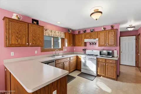 Kitchen - 16184 Nathan, Macomb, MI 48044 photo 1 of 4