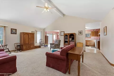 Living - 16184 Nathan, Macomb, MI 48044 photo 2 of 3