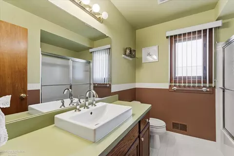 Bath - 16184 Nathan, Macomb, MI 48044 photo 2 of 3