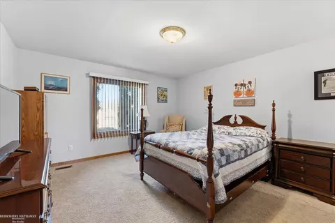 Bedroom - 16184 Nathan, Macomb, MI 48044 photo 1 of 4