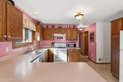 Kitchen - 16184 Nathan, Macomb, MI 48044 photo 2 of 4