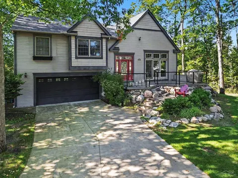 Exterior - 1059 Cove, Au Gres, MI 48703 photo 4 of 5