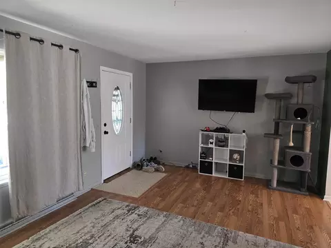 Entry Way - 205 Estelle, Hemlock, MI 48626 photo 1 of 1