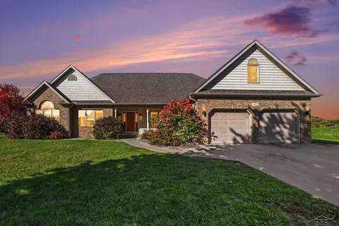 1453 Eagle Crst, Saginaw, MI 48609