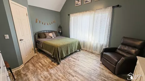 Bedroom - 4900 Evergreen, Monroe, MI 48161 photo 6 of 7