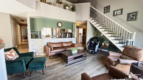 Living - 4900 Evergreen, Monroe, MI 48161 photo 2 of 3