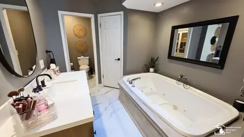Bath - 4900 Evergreen, Monroe, MI 48161 photo 2 of 7