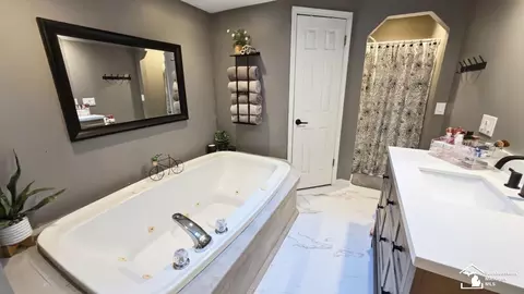 Bath - 4900 Evergreen, Monroe, MI 48161 photo 1 of 7