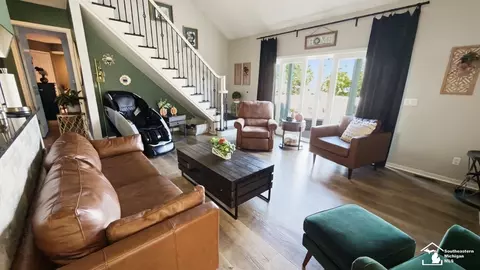 Living - 4900 Evergreen, Monroe, MI 48161 photo 3 of 3