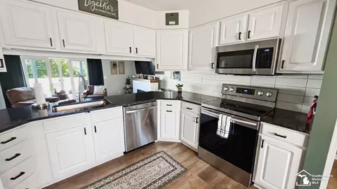 Kitchen - 4900 Evergreen, Monroe, MI 48161 photo 1 of 2