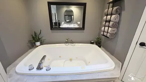 Bath - 4900 Evergreen, Monroe, MI 48161 photo 3 of 7