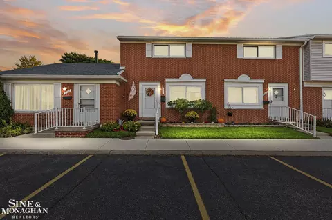 32012 Williamsburg, Saint Clair Shores, MI 48082