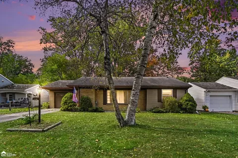 1261 Coolidge, Saginaw, MI 48638