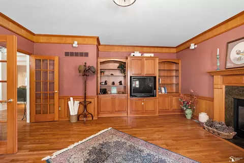 Living - 729 E Hurd, Monroe, MI 48162 photo 4 of 4
