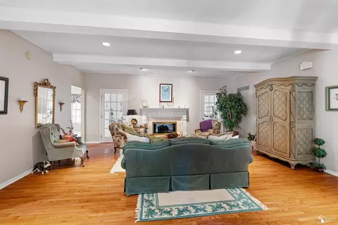Living - 729 E Hurd, Monroe, MI 48162 photo 1 of 4