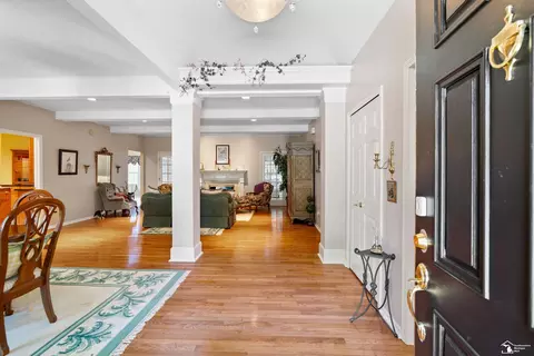 Entry Way - 729 E Hurd, Monroe, MI 48162 photo 1 of 4