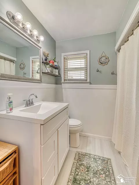 Bath - 1359 Moore, Adrian, MI 49221 photo 2 of 2
