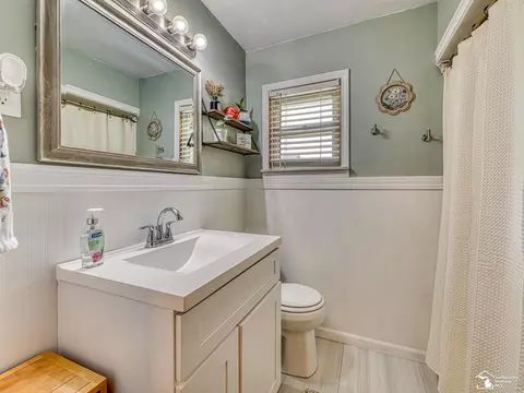Bath - 1359 Moore, Adrian, MI 49221 photo 1 of 2
