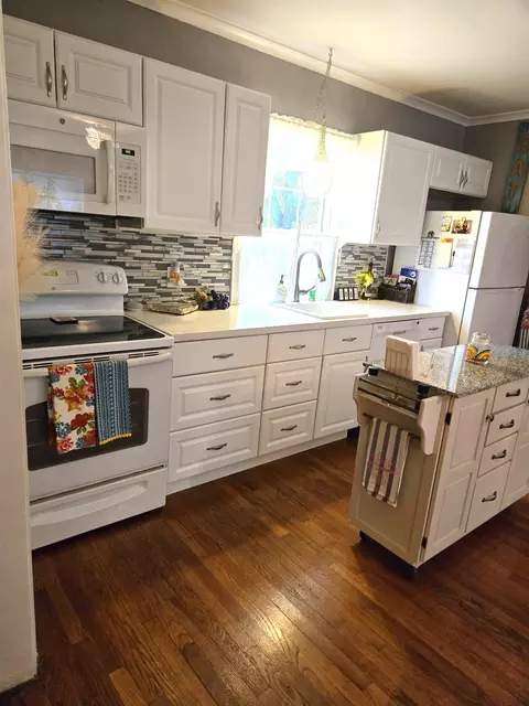 Kitchen - 229 N N Arc, Gladwin, MI 48624 photo 1 of 3