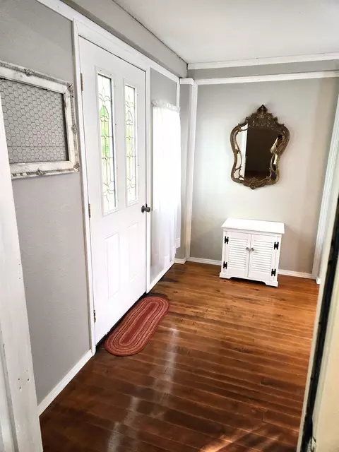 Entry Way - 229 N N Arc, Gladwin, MI 48624 photo 5 of 7