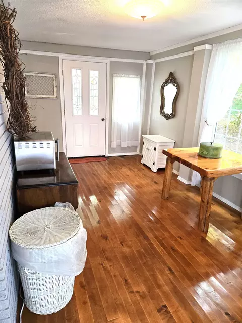 Entry Way - 229 N N Arc, Gladwin, MI 48624 photo 3 of 7