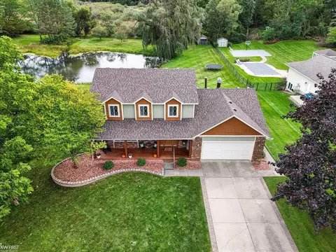 1269 Lake Vly, Fenton, MI 48430