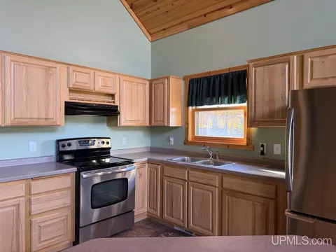Kitchen - 25455 Opal, Watton, MI 49970 photo 2 of 4