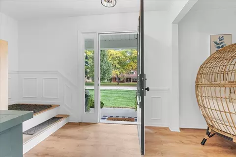 Entry Way - 1201 Riverside, Owosso, MI 48867 photo 1 of 2